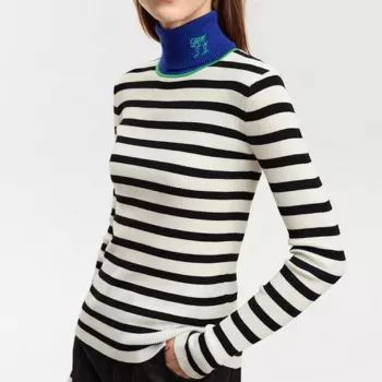 Minimalist Striped Turtleneck: Outfit Ideas & Layering Tips